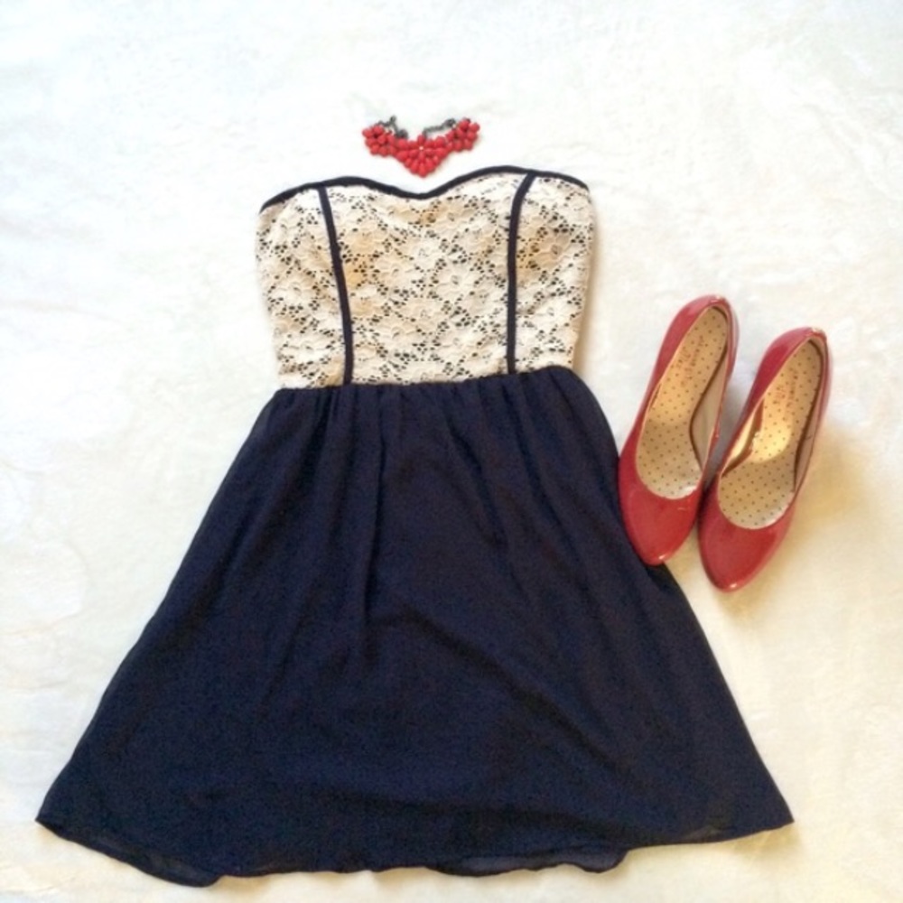 🍀 NWT Francesca's Strapless Dress! 😍😍😍